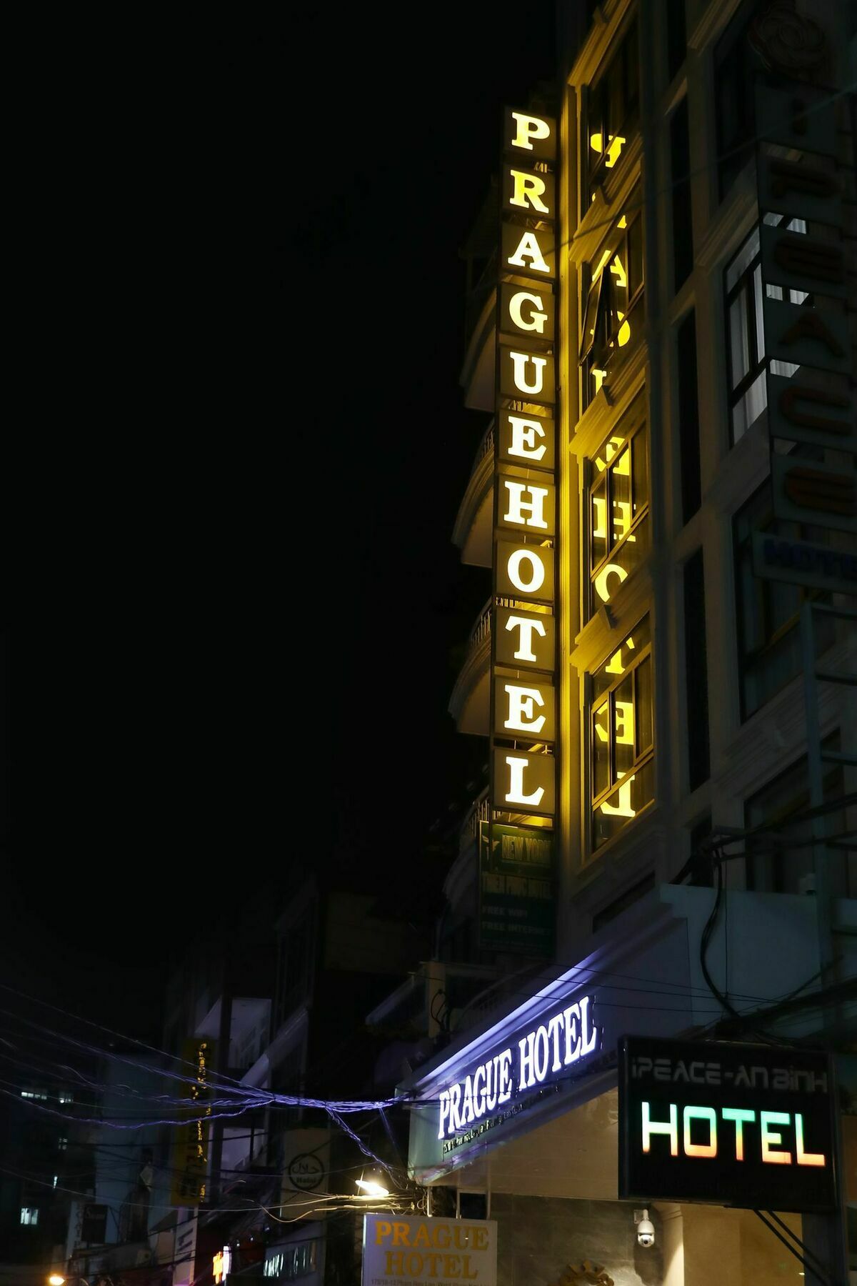 โรงแรมปร้าก โฮจิมินห์ซิตี้ ภายนอก รูปภาพ